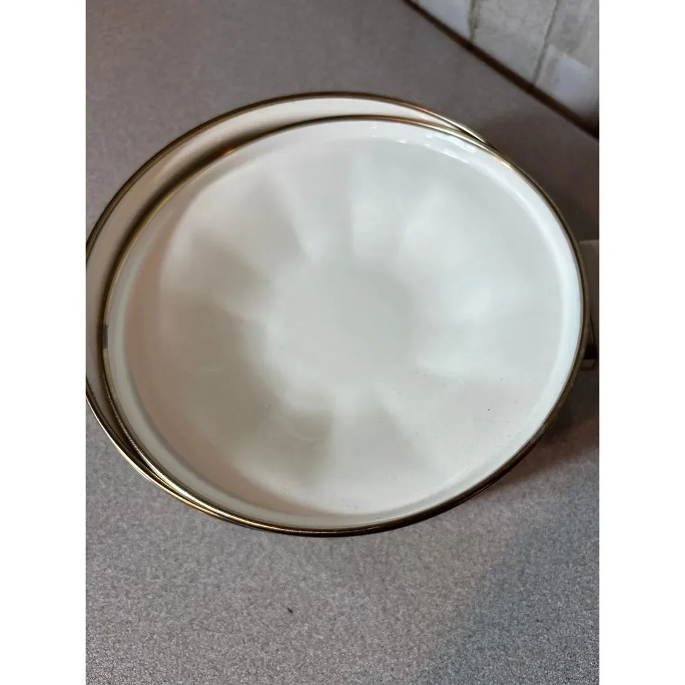Victorian Flowers  1.5‎ Quart Metal Covered Saucepan with lid