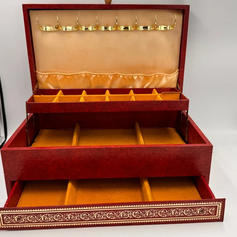 N/A vintage jewelry