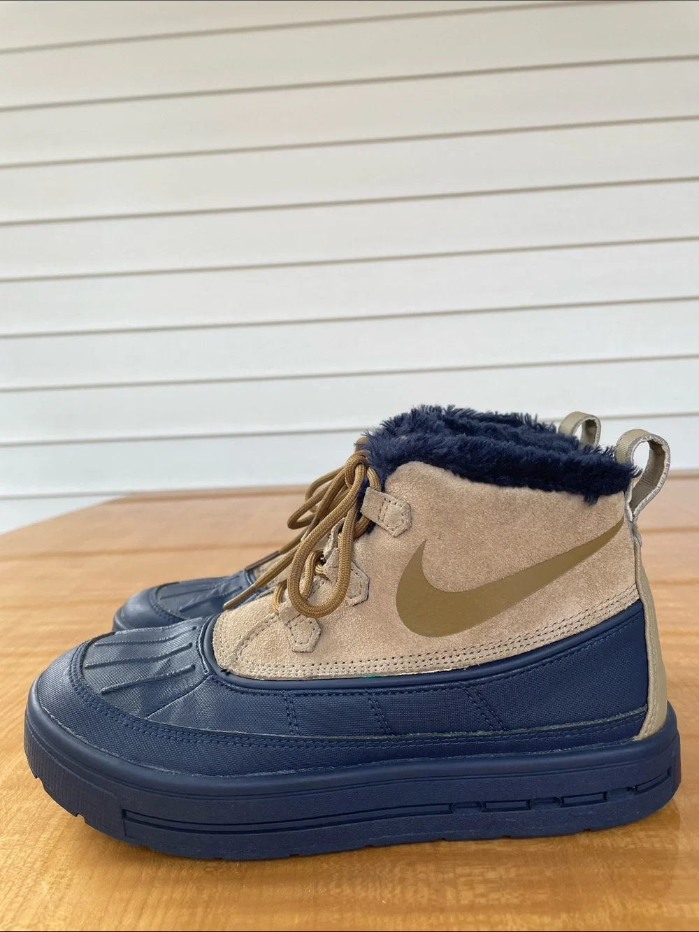 Nike Kids ACG Woodside Chukka 2 Winter Boots blue and tan size 4.5Y Unisex