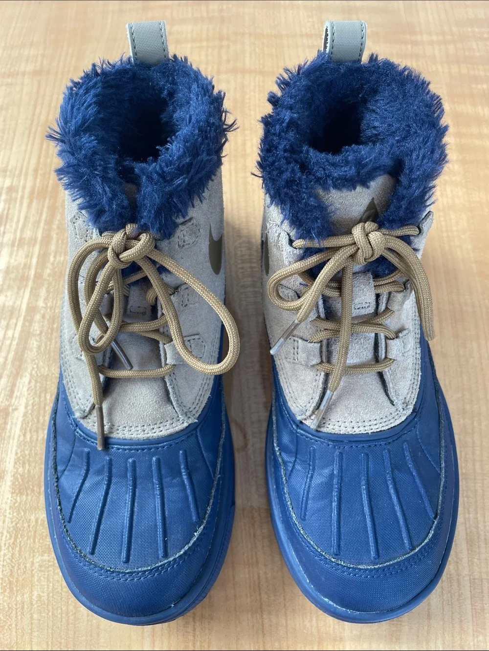 Nike Kids ACG Woodside Chukka 2 Winter Boots blue and tan size 4.5Y Unisex