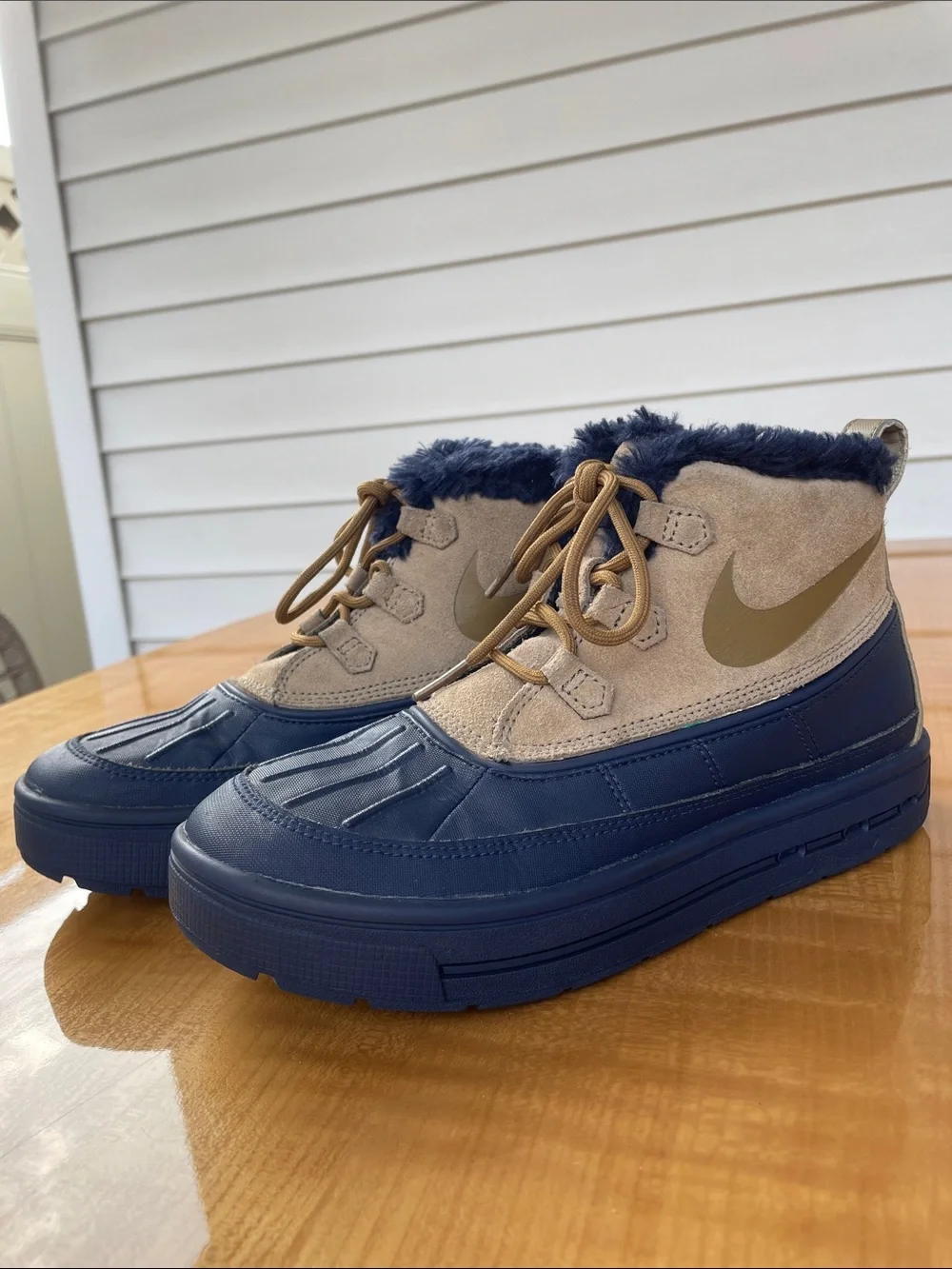 Nike Kids ACG Woodside Chukka 2 Winter Boots blue and tan size 4.5Y Unisex