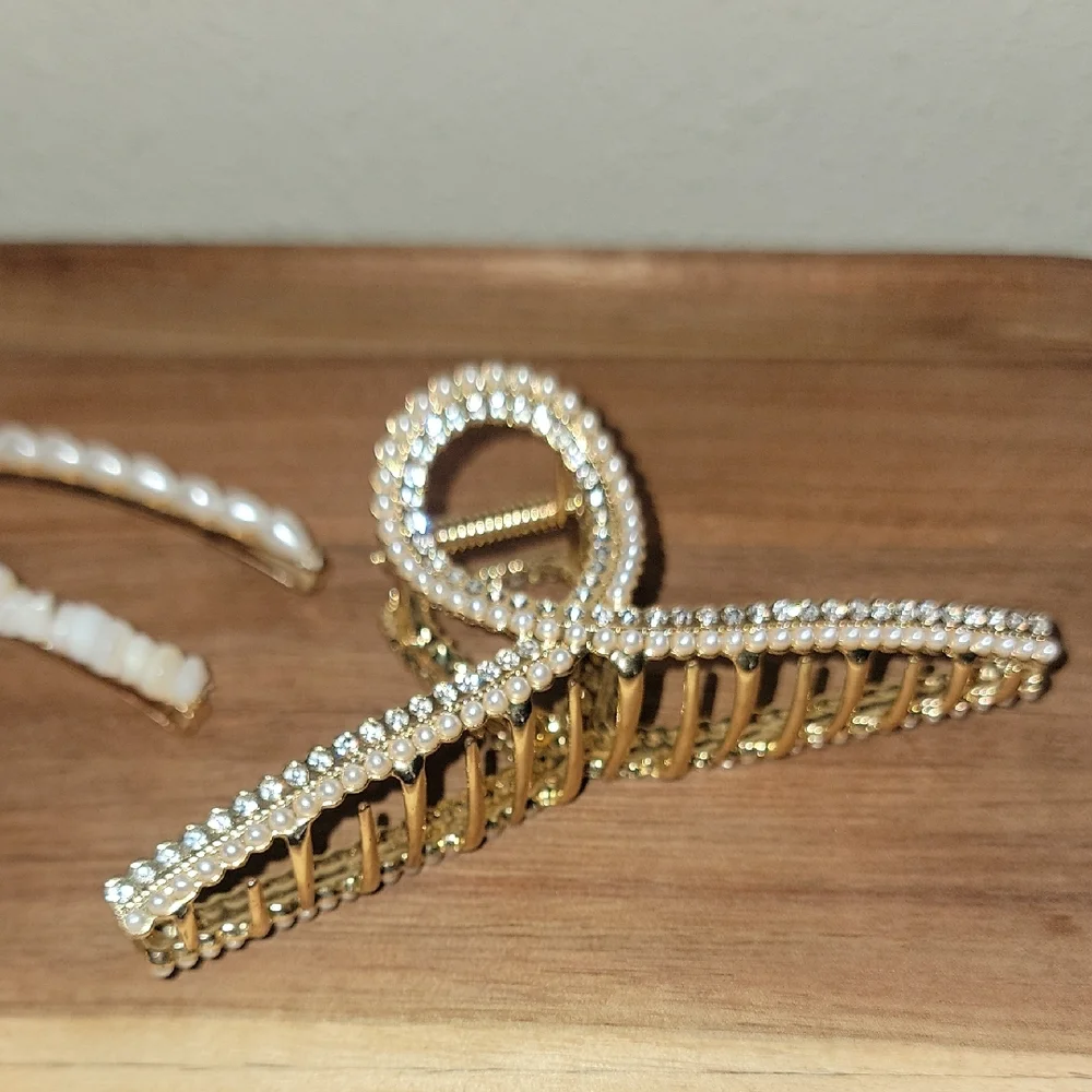 Elegant Gold and White Hair Accessory Set