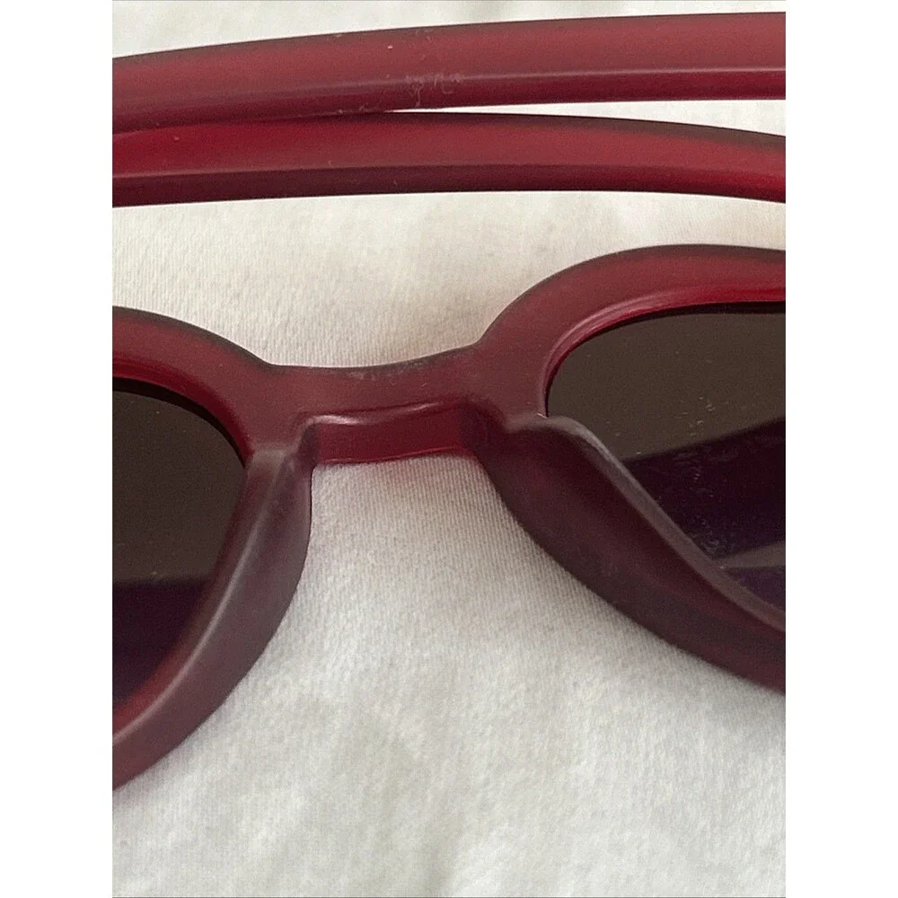 Betsey Johnson item features