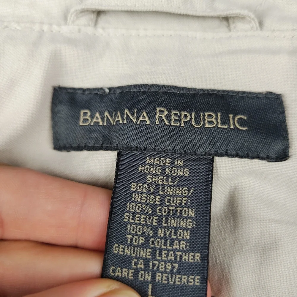Banana Republic single button