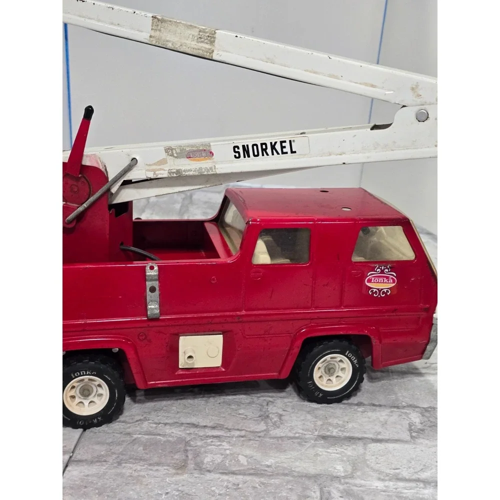1970's Vintage Tonka Snorkel Fire Truck Pressed Steel Sturdy Red White VIDEO