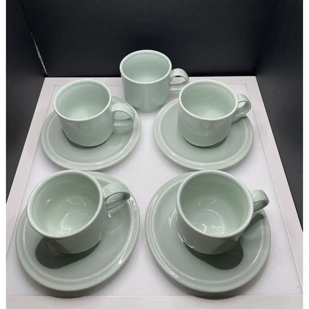 German Democratic brand cracks cups
