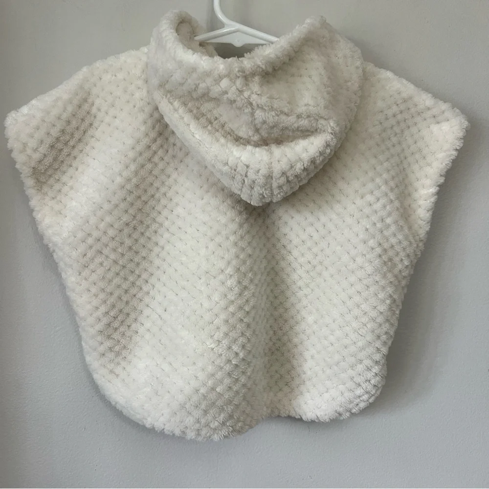 Old Navy Toddler Girls Fuzzy Knit Cape Poncho Sz 12-18 Months Winter Hood White