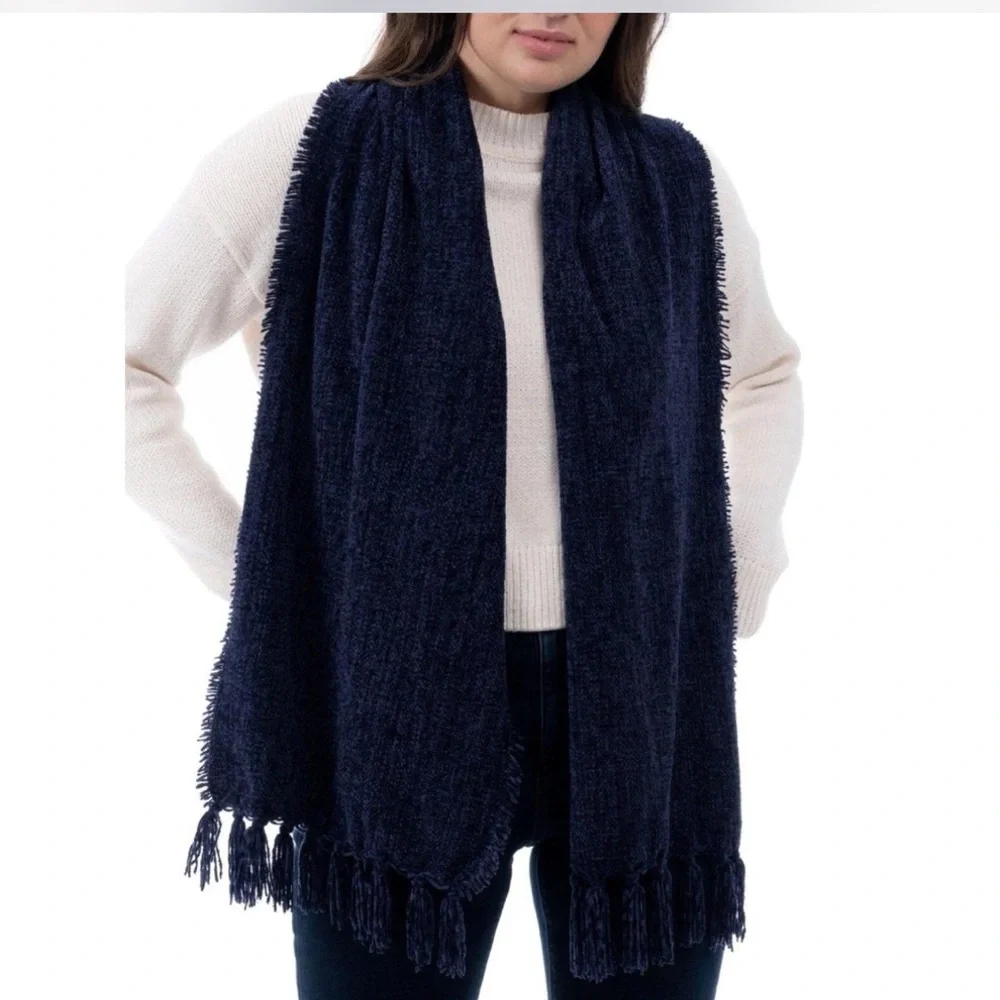 NWT Macys’ Style & Co. Women’s Chenille Fringe Scarf Gifts Stocking Stuffer Soft