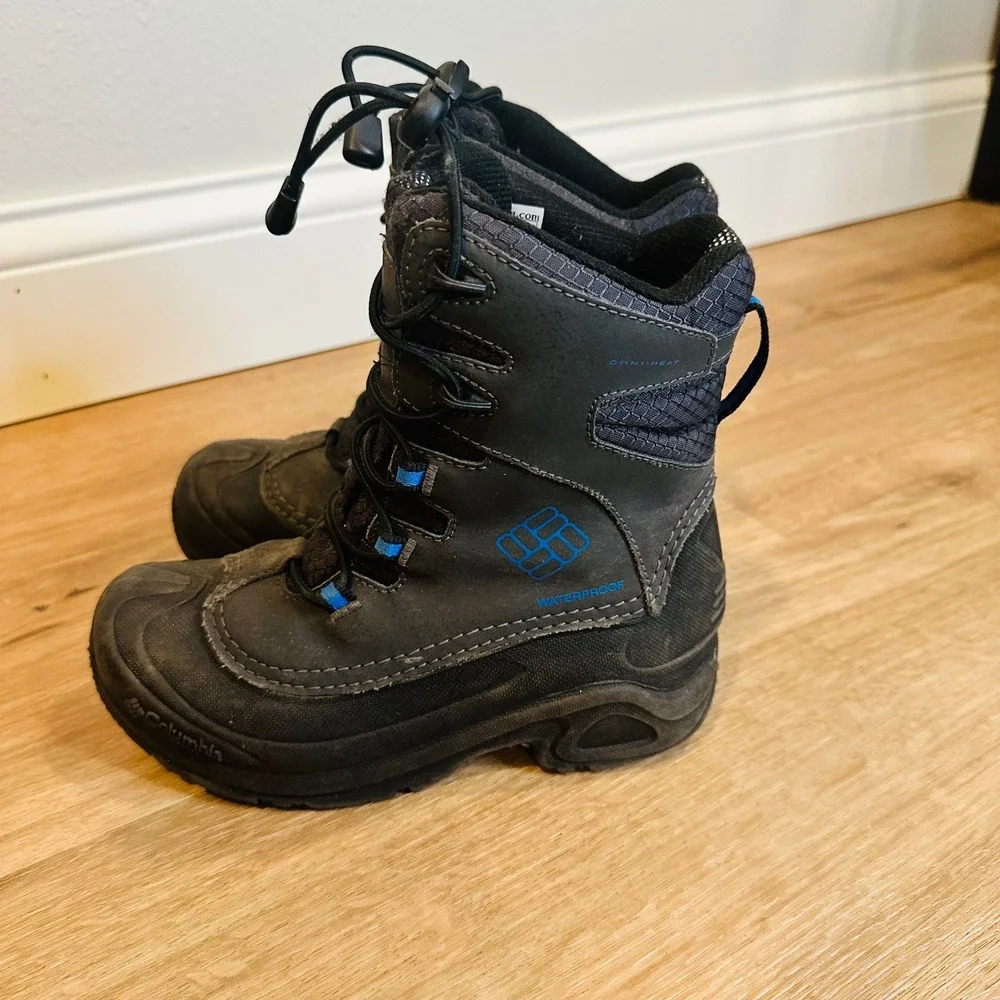Columbia‎ Bugaboot Plus IV Snow Boots Kids Size 3 Grey Blue Waterproof Omni-Heat