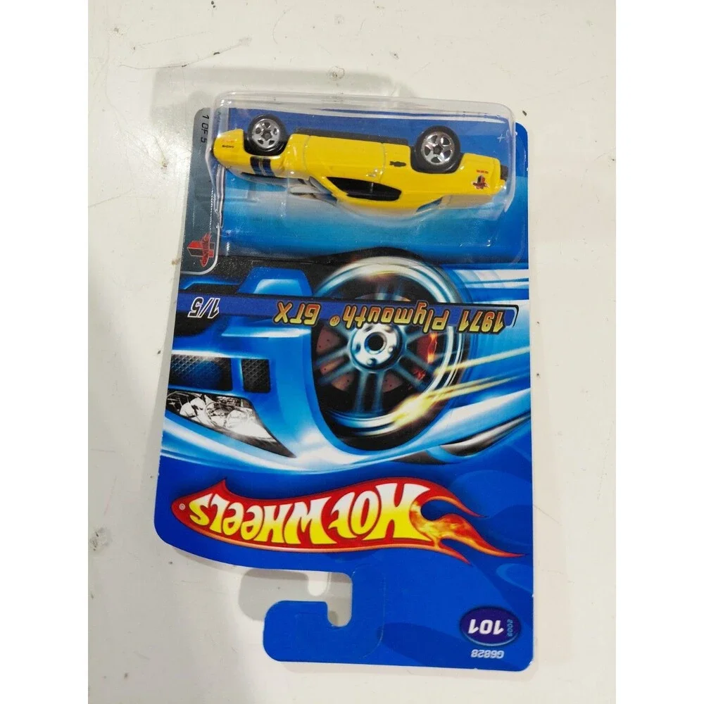 NIP Hot Wheels Muscle Mania 1:64 DieCast 1971 Plymouth GTX 440 6 Pack Muscle Car
