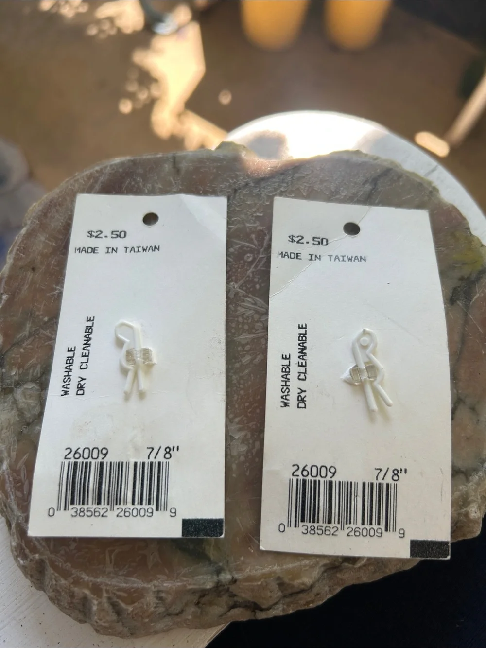 JHB International pair buttons