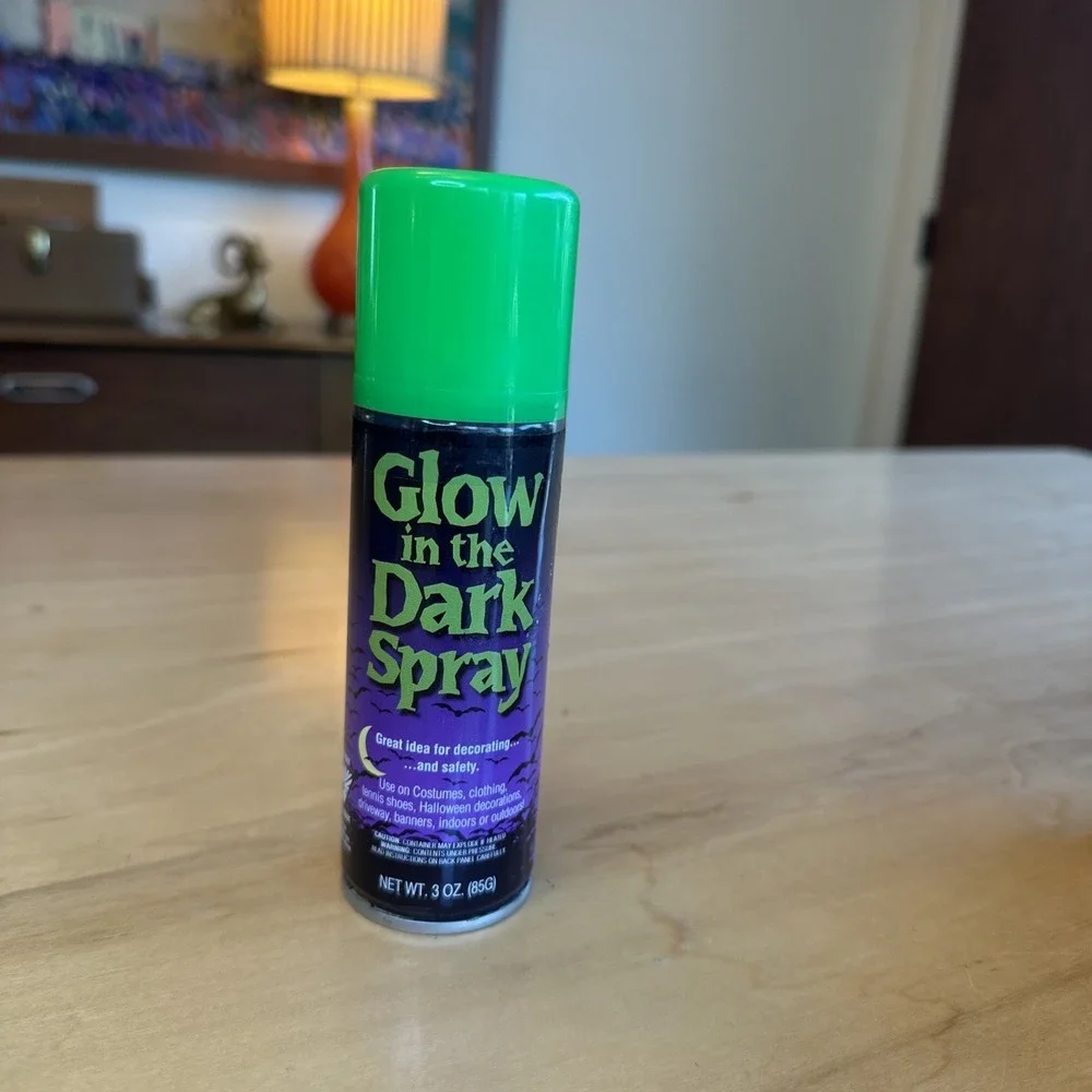 Glow-in-the-dark spray for costumes‎ clothing shoes Halloween decorations Indoor