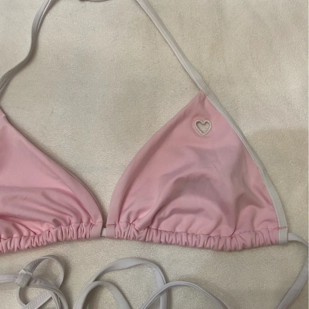 New! Frankies Bikinis Alessa Bikini Top pink with heart cutout 1646