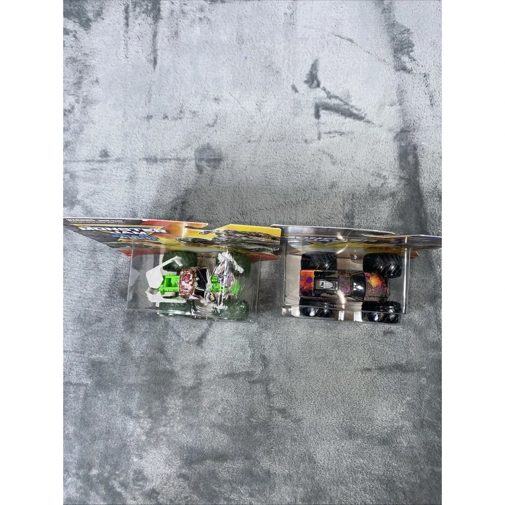 Monster Jam Diecast Truck Smash Bash Zombie Wild Side Lot of 2 Collectable‎ NEW