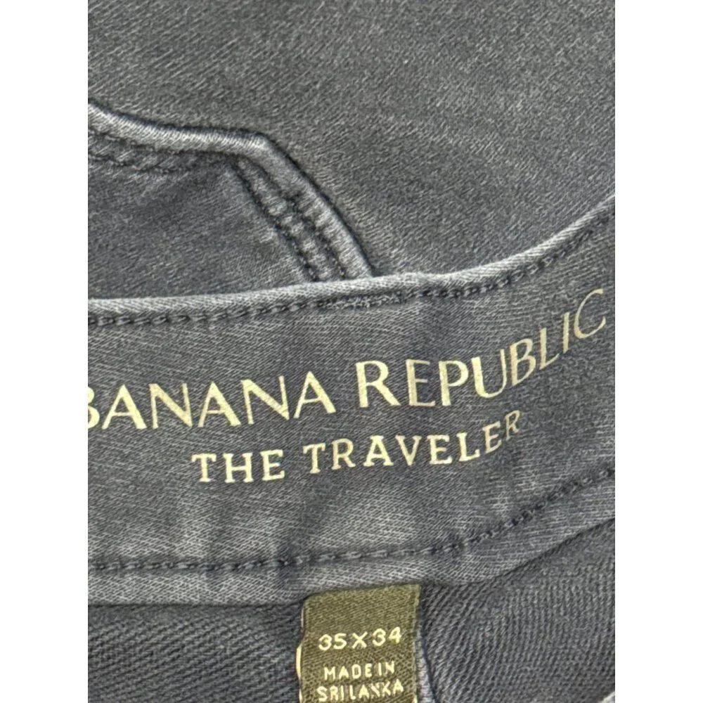 Banana Republic features button