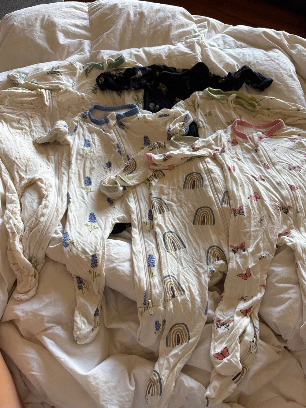 Bundle of 7 Kyte Baby footie pajamas size 0-3 months