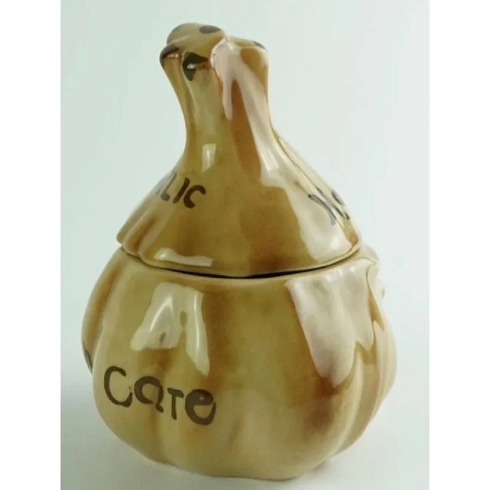 N/A anthropomorphic garlic