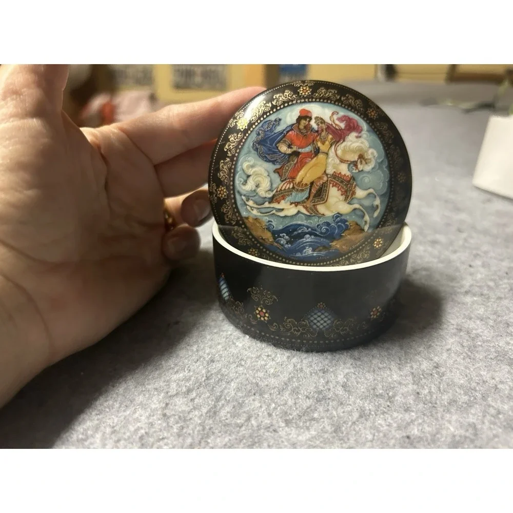 Russian Fairy Tale Music Jewelry Trinket Box Porcelain Princess & Elisey 1990