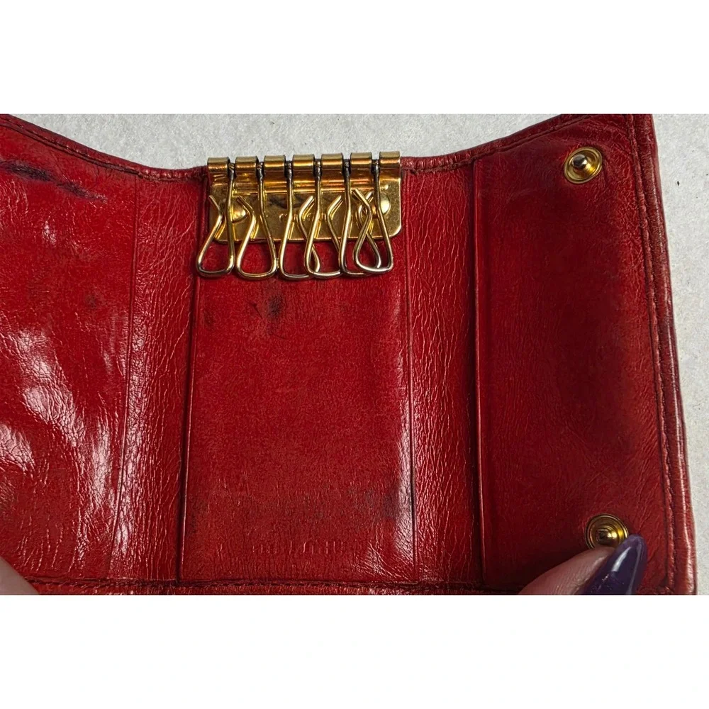 Authentic Miu Miu Vintage Matelassé Leather 6-Ring Key Holder