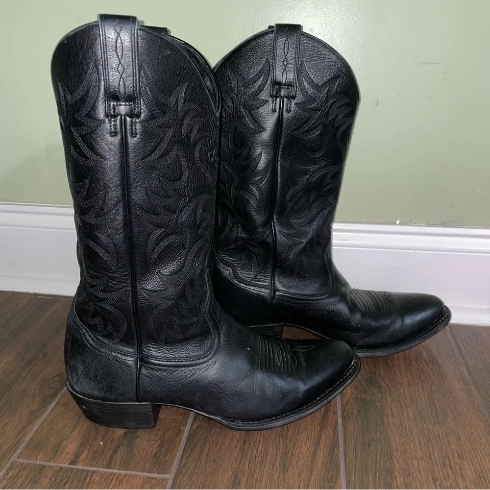 Ariat very area