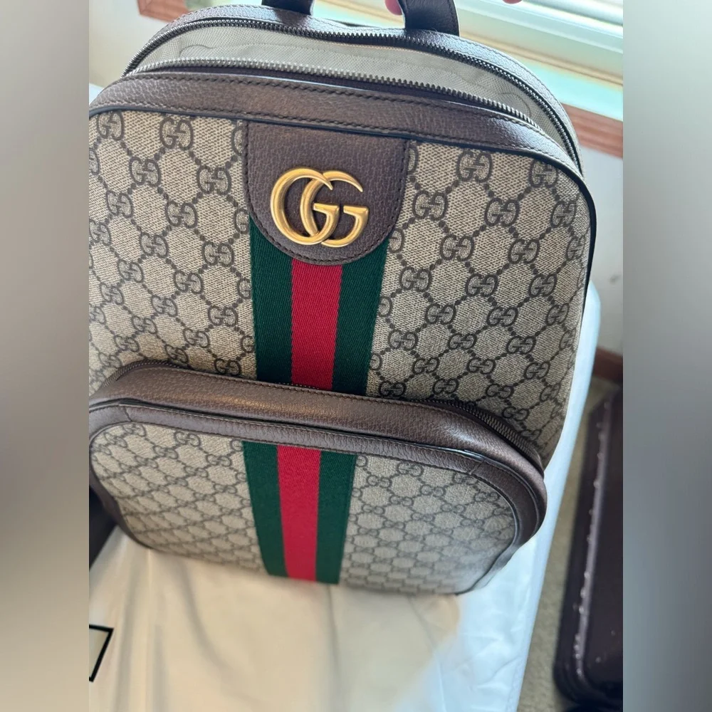 Gucci top center stripe