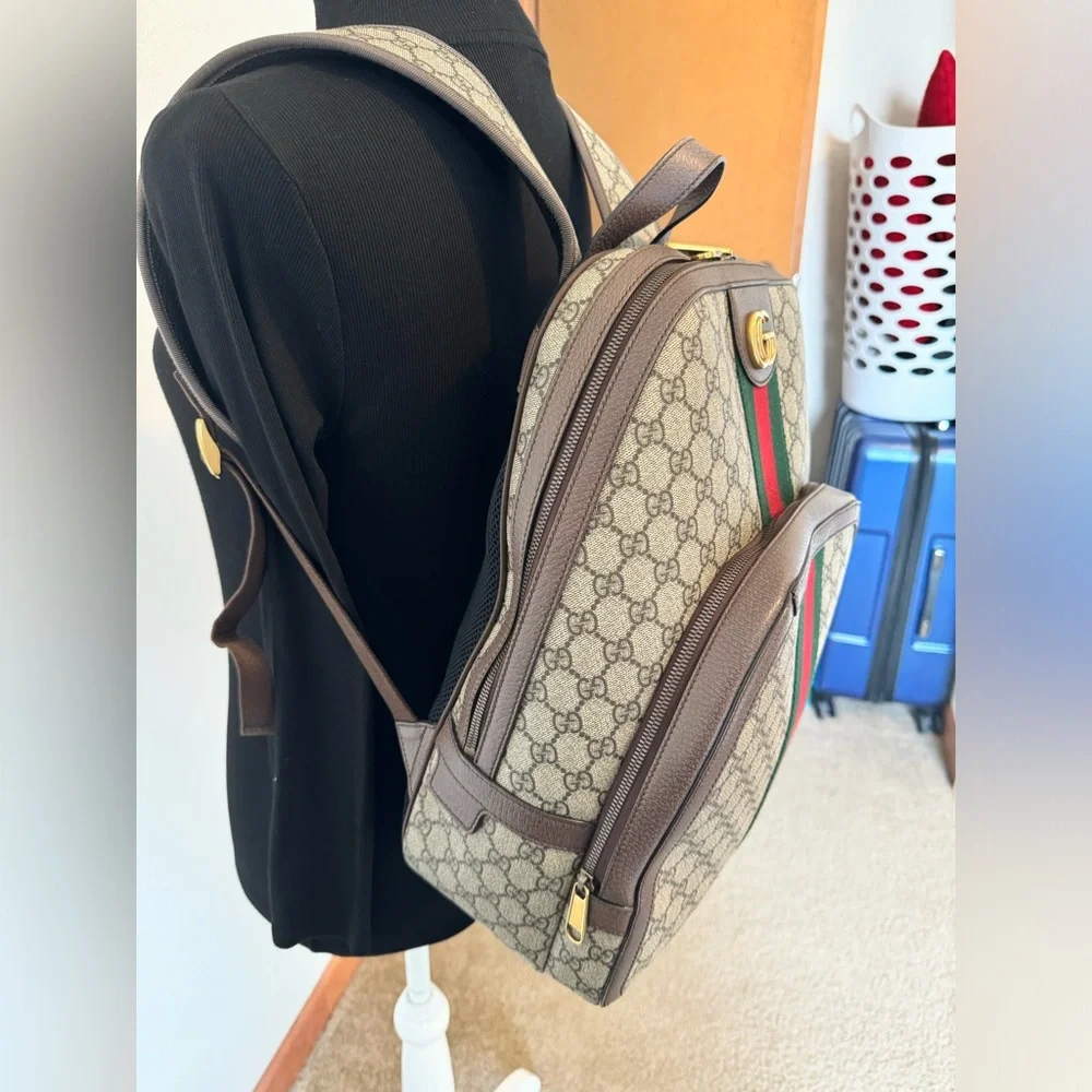 Gucci stripe front distinctive