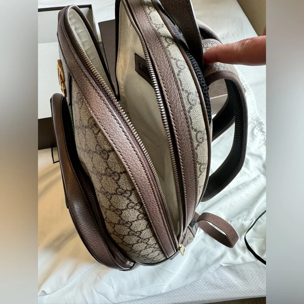 Gucci green stripe hardware