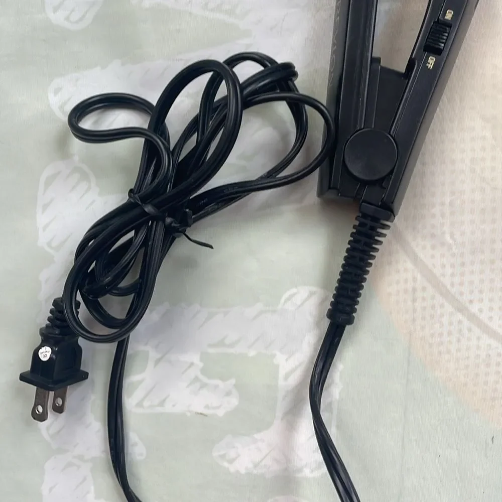 Revlon Perfect Heat Hair Straightener Ceramic 1-1/2
