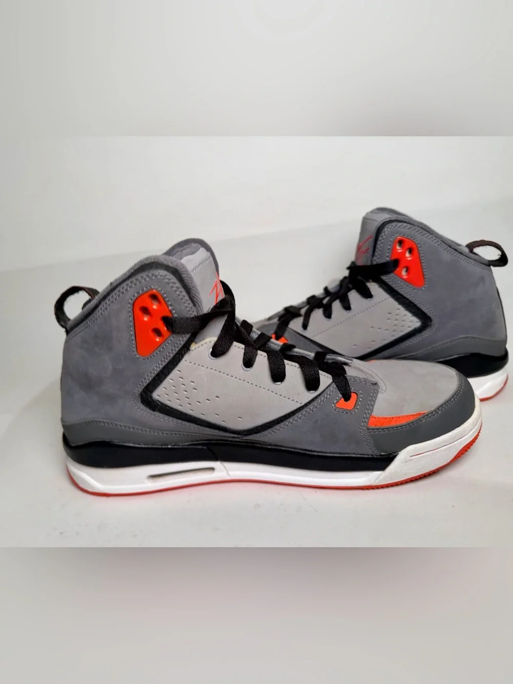 Jordan 1 Flight Lt. Graphite/Black/Red-Stealth Men’s Size 9.5