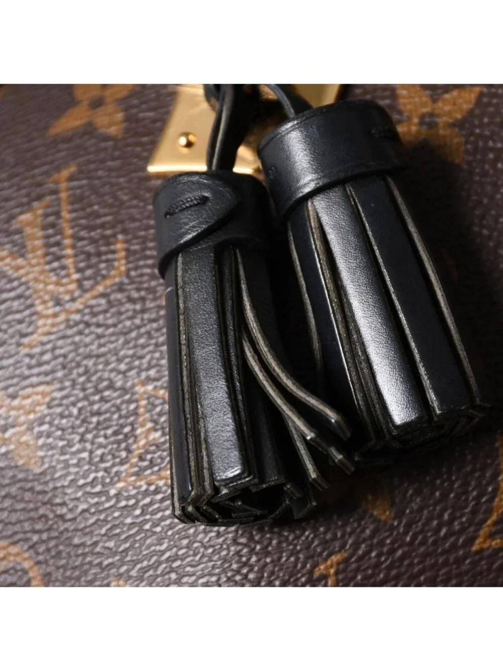 Louis Vuitton Saintonge Shoulder Bag Monogram Canvas Noir Calfskin Double