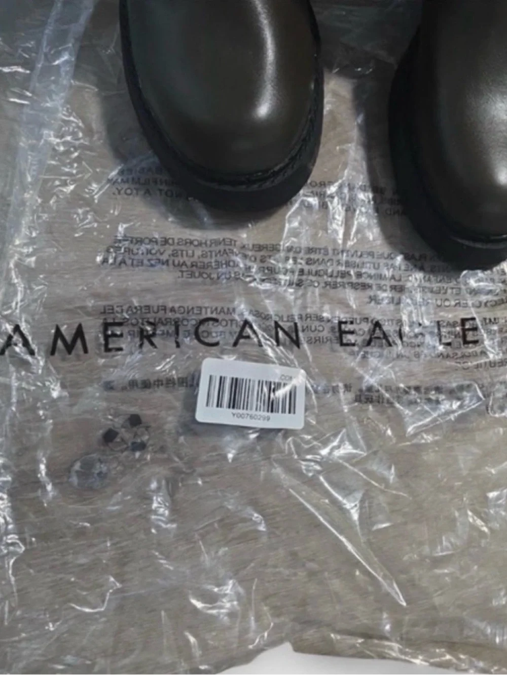 American Eagle Outfitters sleek over