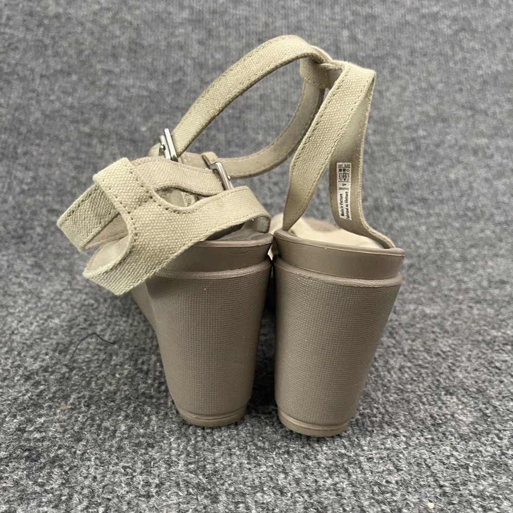 Crocs Leigh II Cross Strap Ankle Wedge Sandals Womens Sz 8 Oatmeal Mushroom