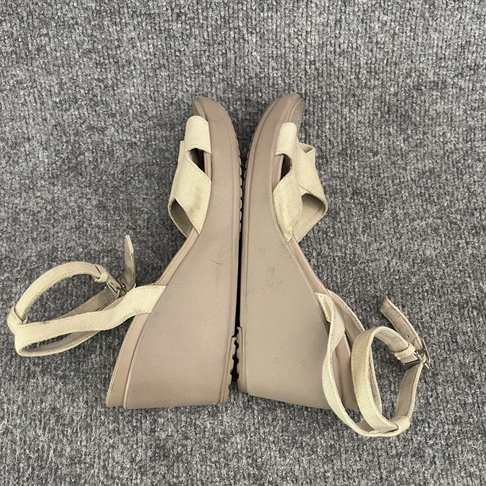 Crocs Leigh II Cross Strap Ankle Wedge Sandals Womens Sz 8 Oatmeal Mushroom