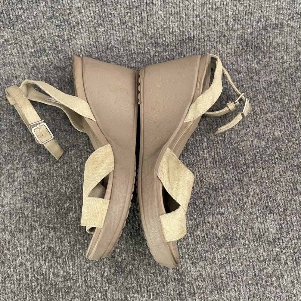 Crocs Leigh II Cross Strap Ankle Wedge Sandals Womens Sz 8 Oatmeal Mushroom