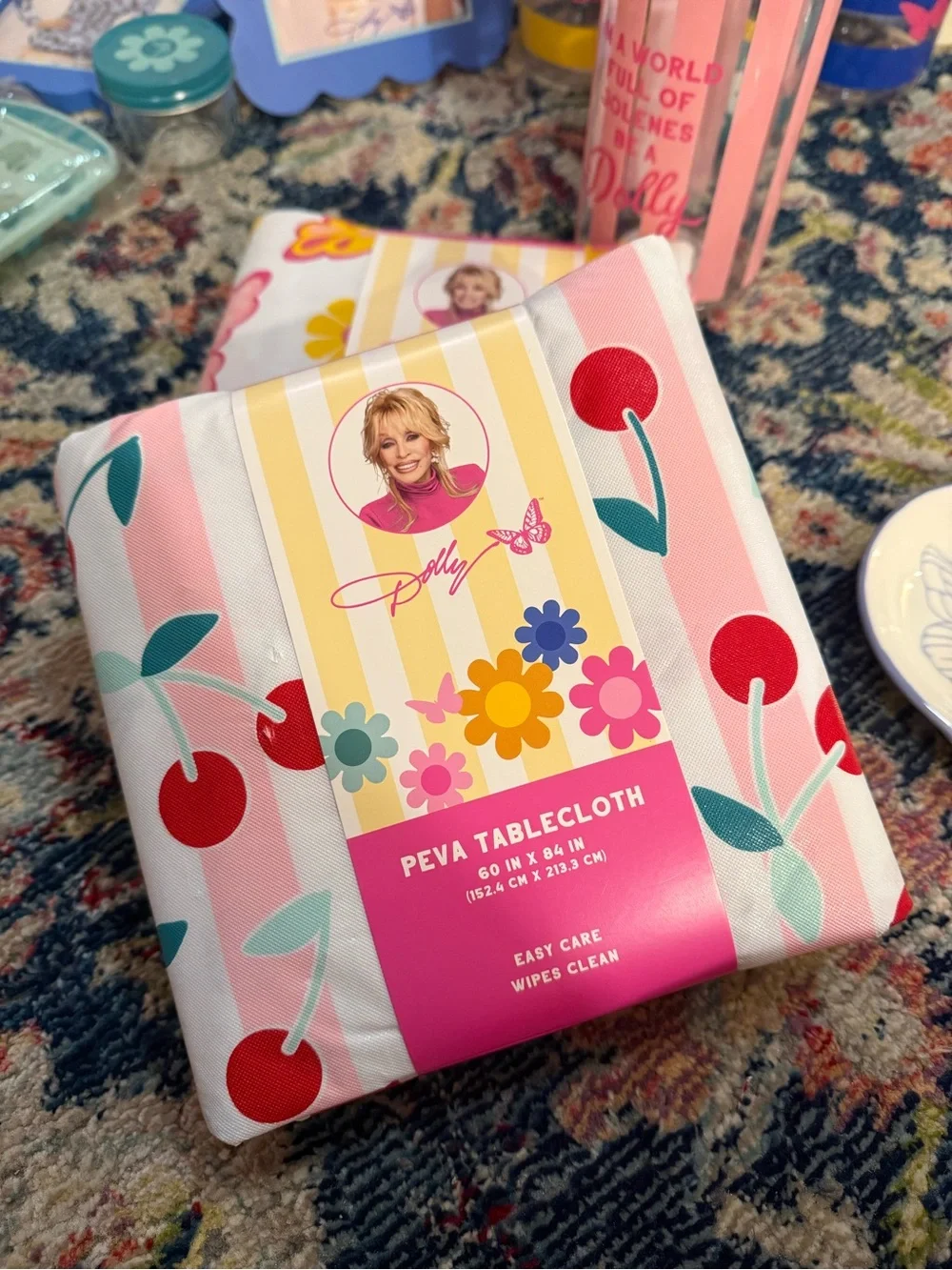Dolly Parton peva tablecloth