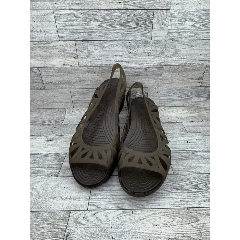 CROCS low features design