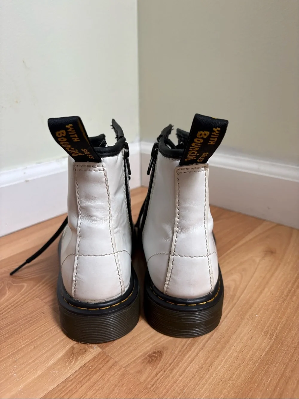 Dr. Martens laces sturdy trim