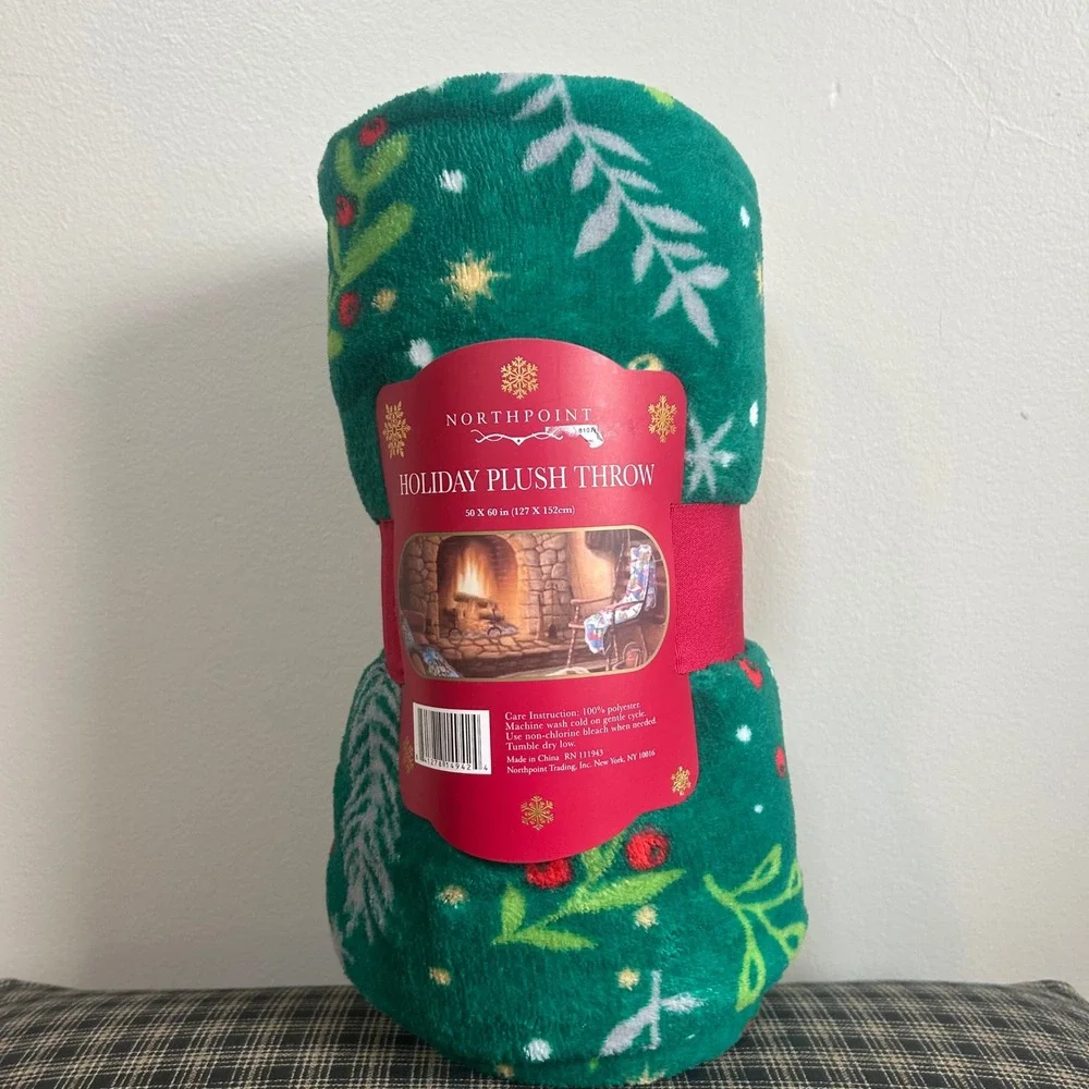 Northpoint Holiday Plush Throw Unisex 50x60‎ Green Mistletoe Christmas Blanket
