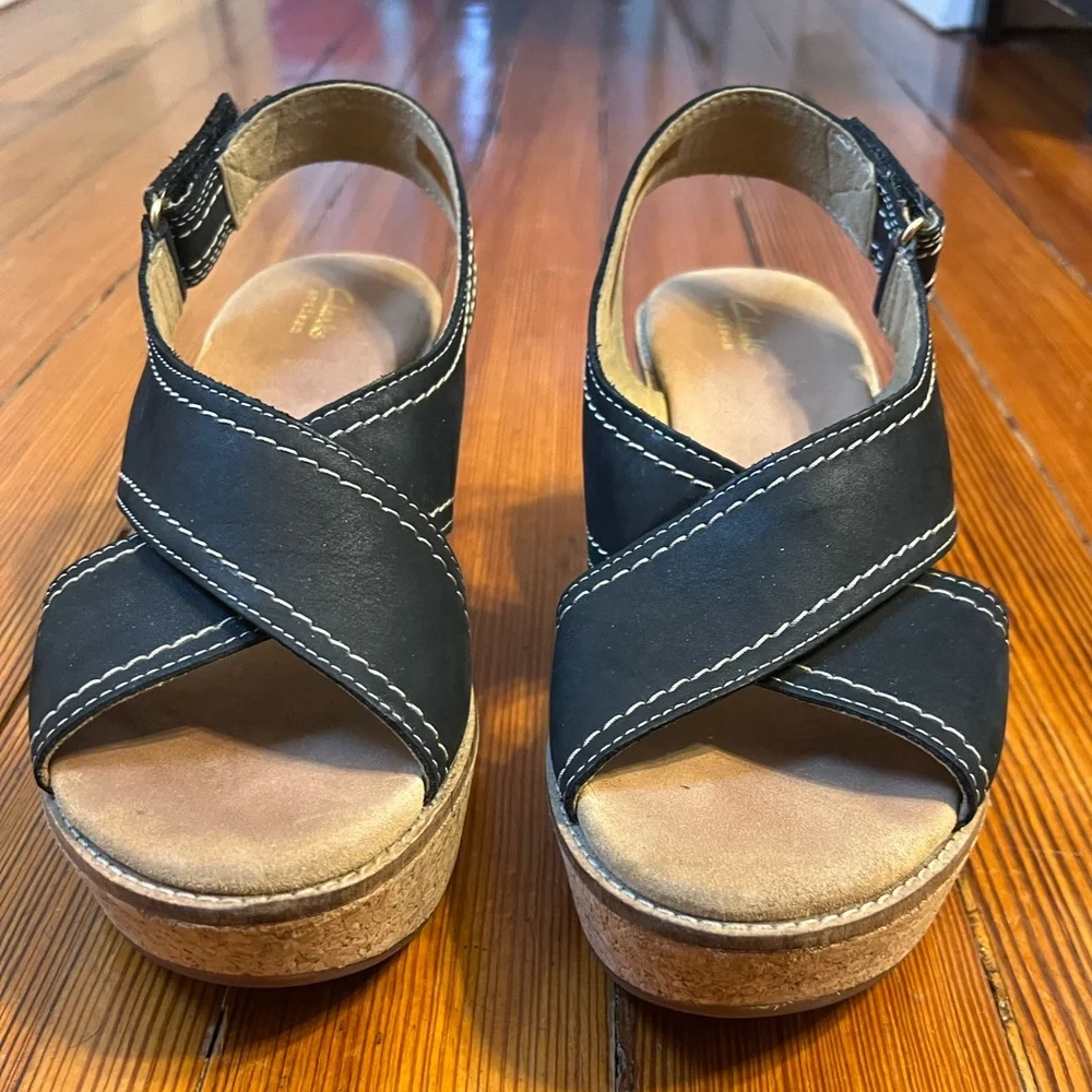 Clarks black excellent strap