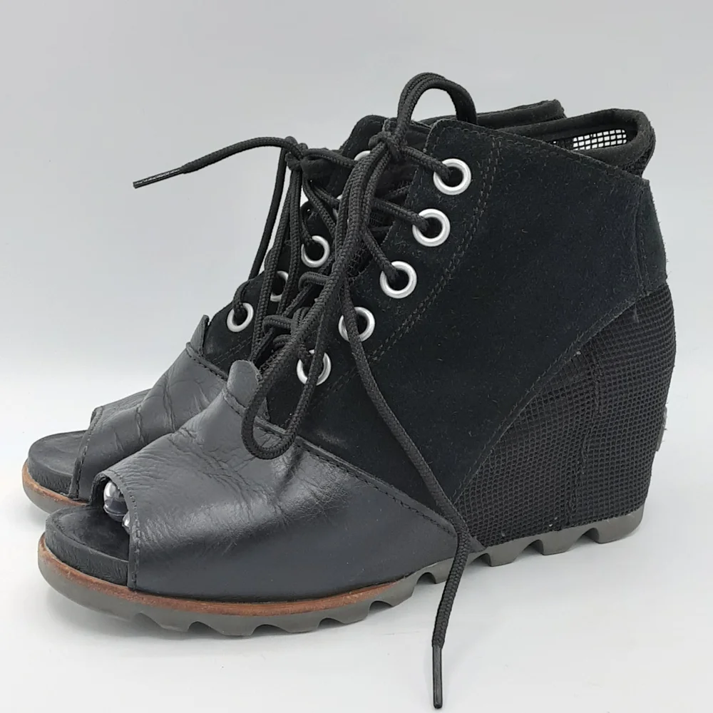 Sorel Joanie Black Suede Leather Mesh Lace Up Peep-Toe Wedge Bootie Size 9.