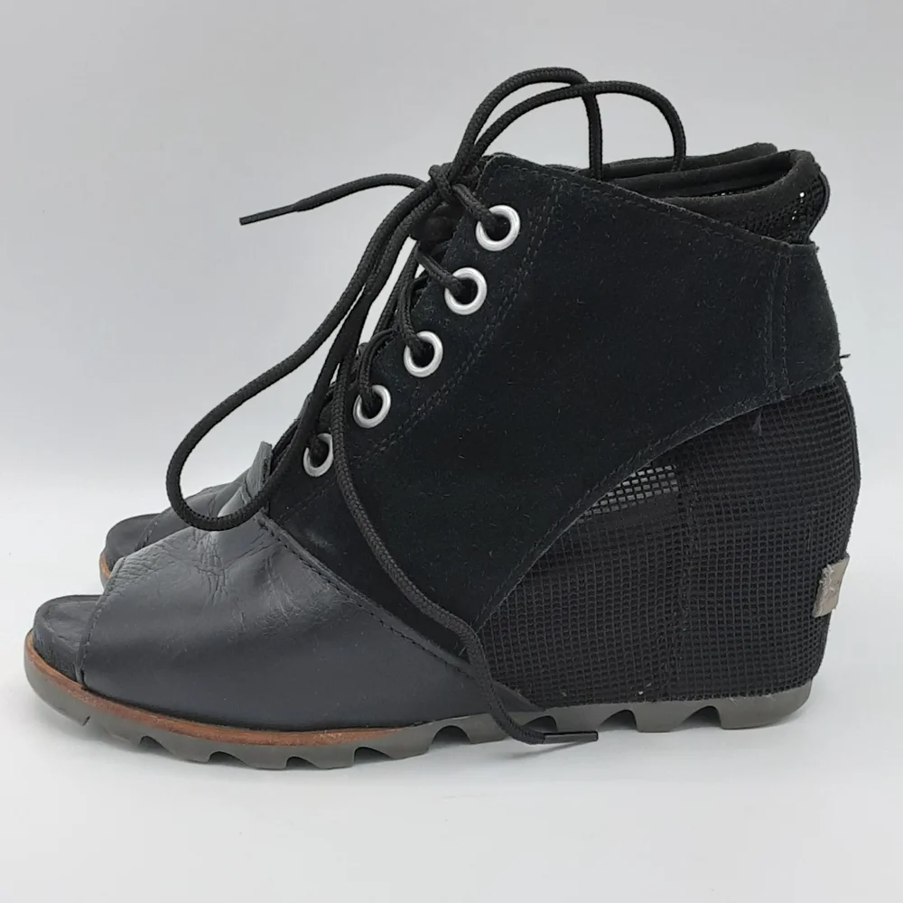 Sorel Joanie Black Suede Leather Mesh Lace Up Peep-Toe Wedge Bootie Size 9.