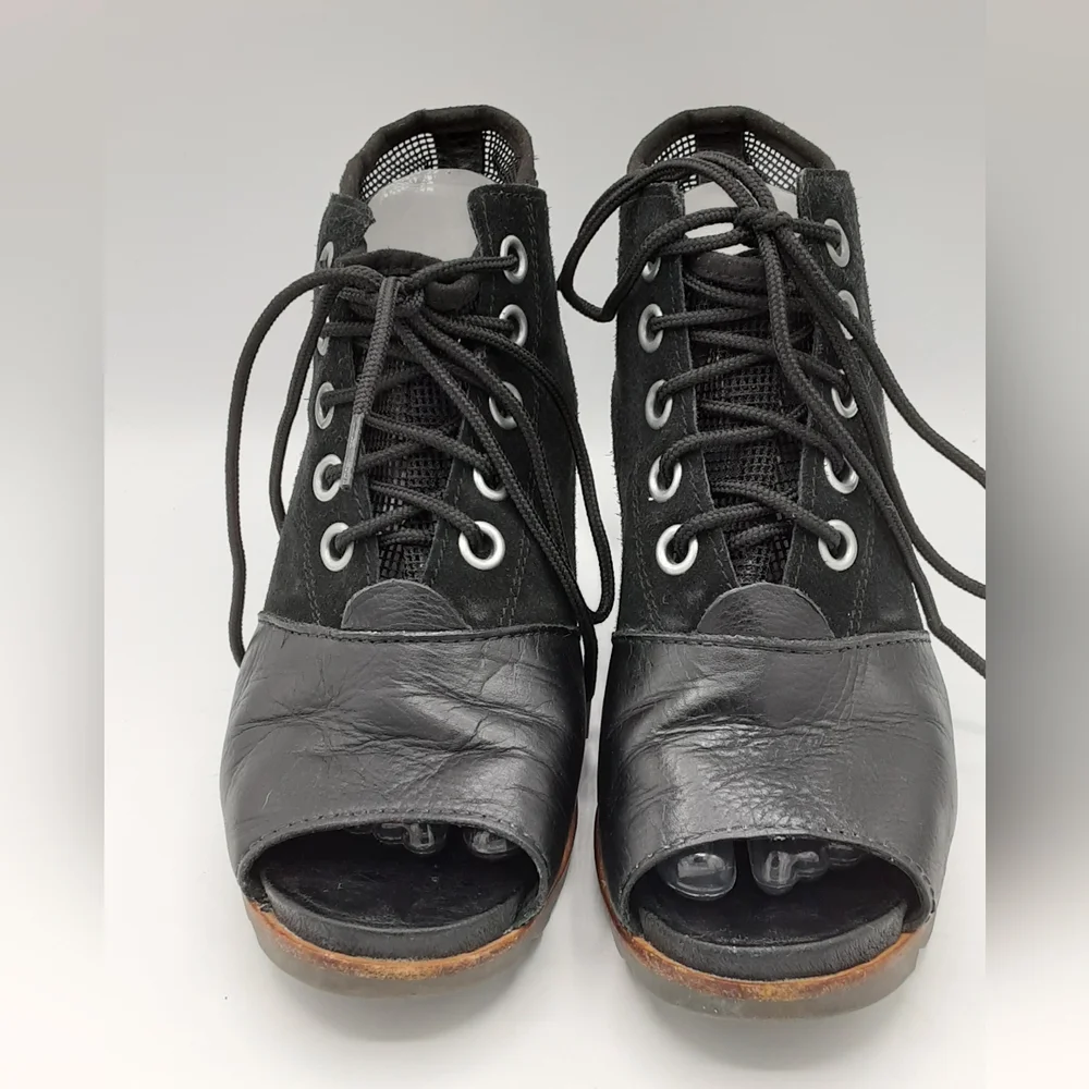 Sorel Joanie Black Suede Leather Mesh Lace Up Peep-Toe Wedge Bootie Size 9.
