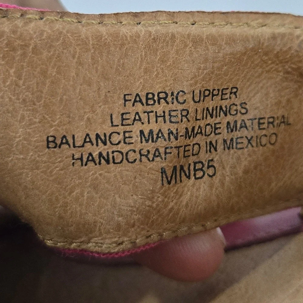 Born W9677 Pink Multi Color Striped Espadrille Wedge Sandals Womens Size 7/38