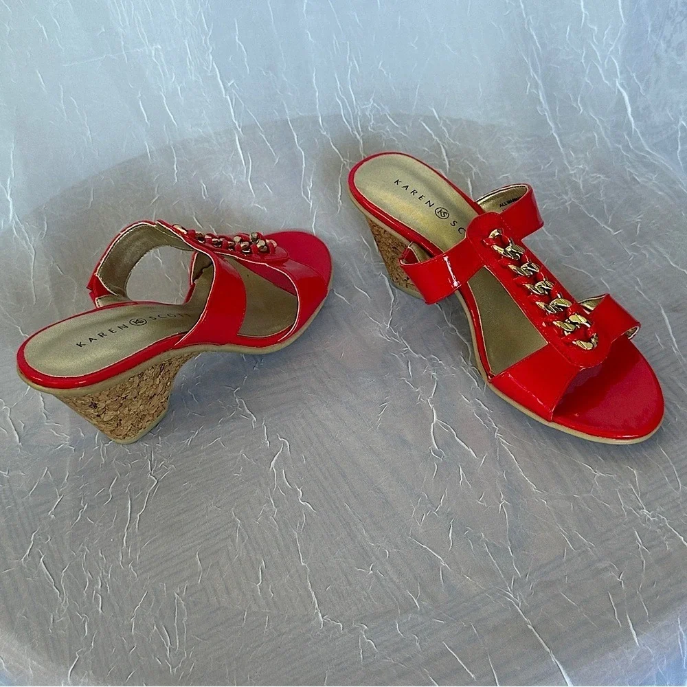 3/$20💥 Karen Scott Red & Gold Chain Embellished Slip On Kyley‎ Wedge Cork Heels