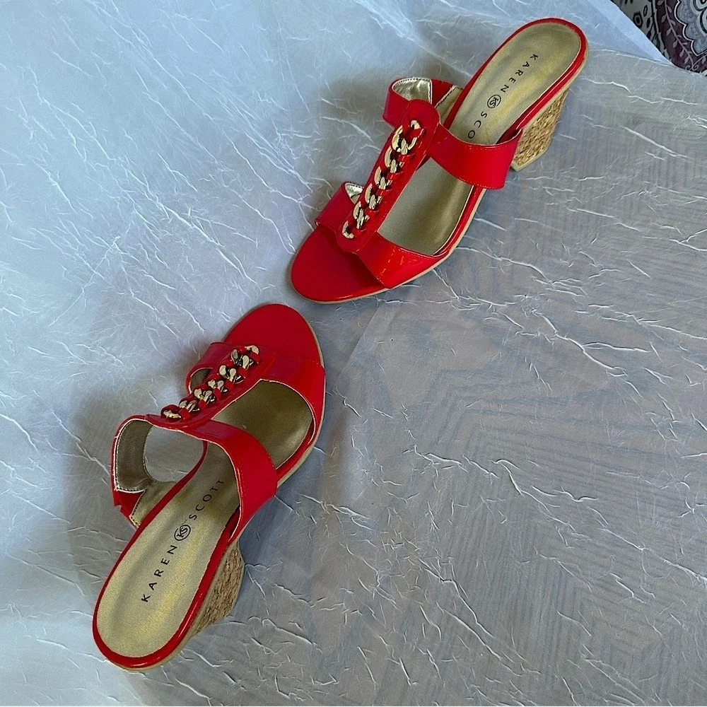 3/$20💥 Karen Scott Red & Gold Chain Embellished Slip On Kyley‎ Wedge Cork Heels