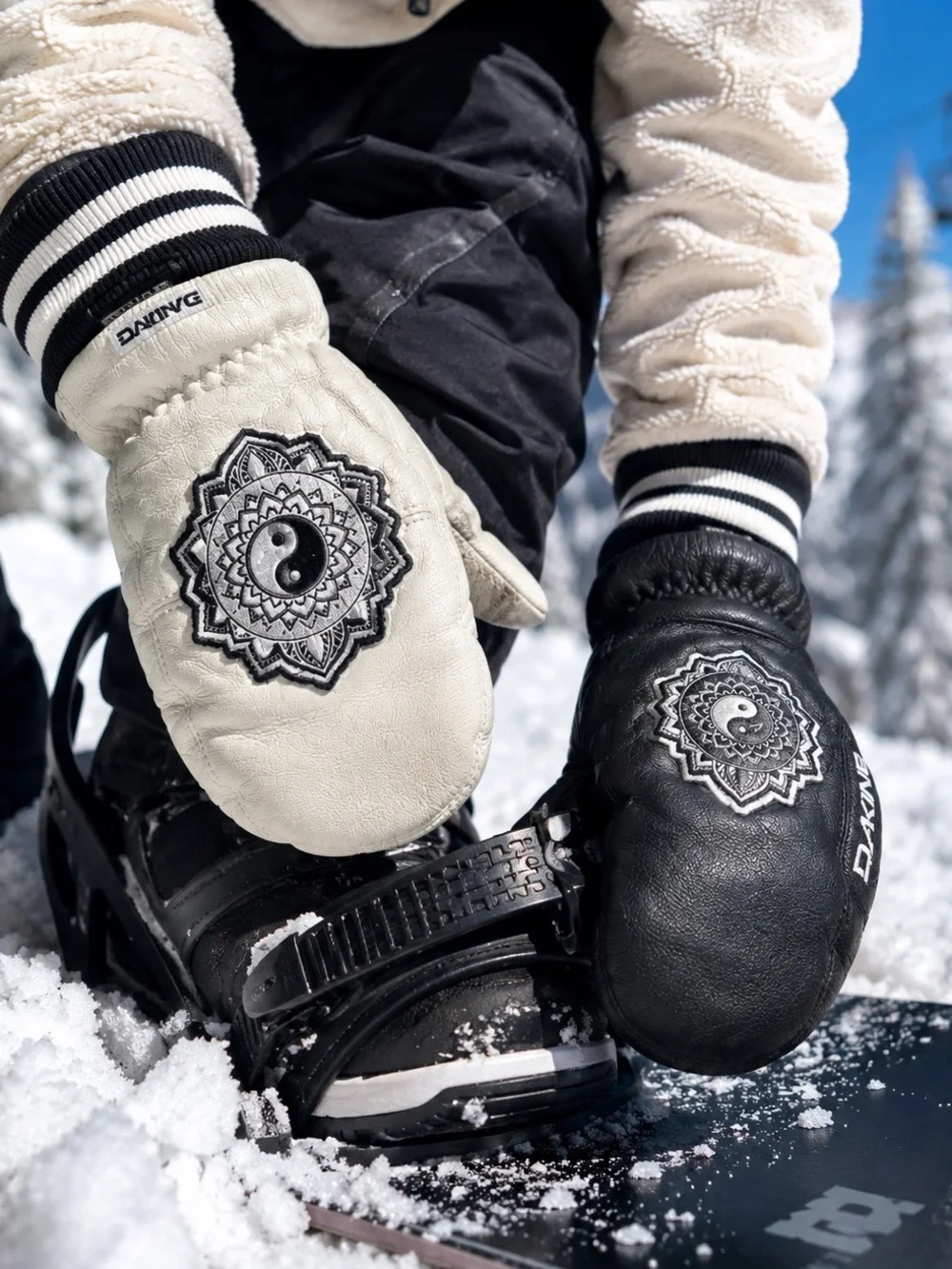 Dakine Leather Snowboard Mittens Yin Yang Team Lotus Black Cream Small