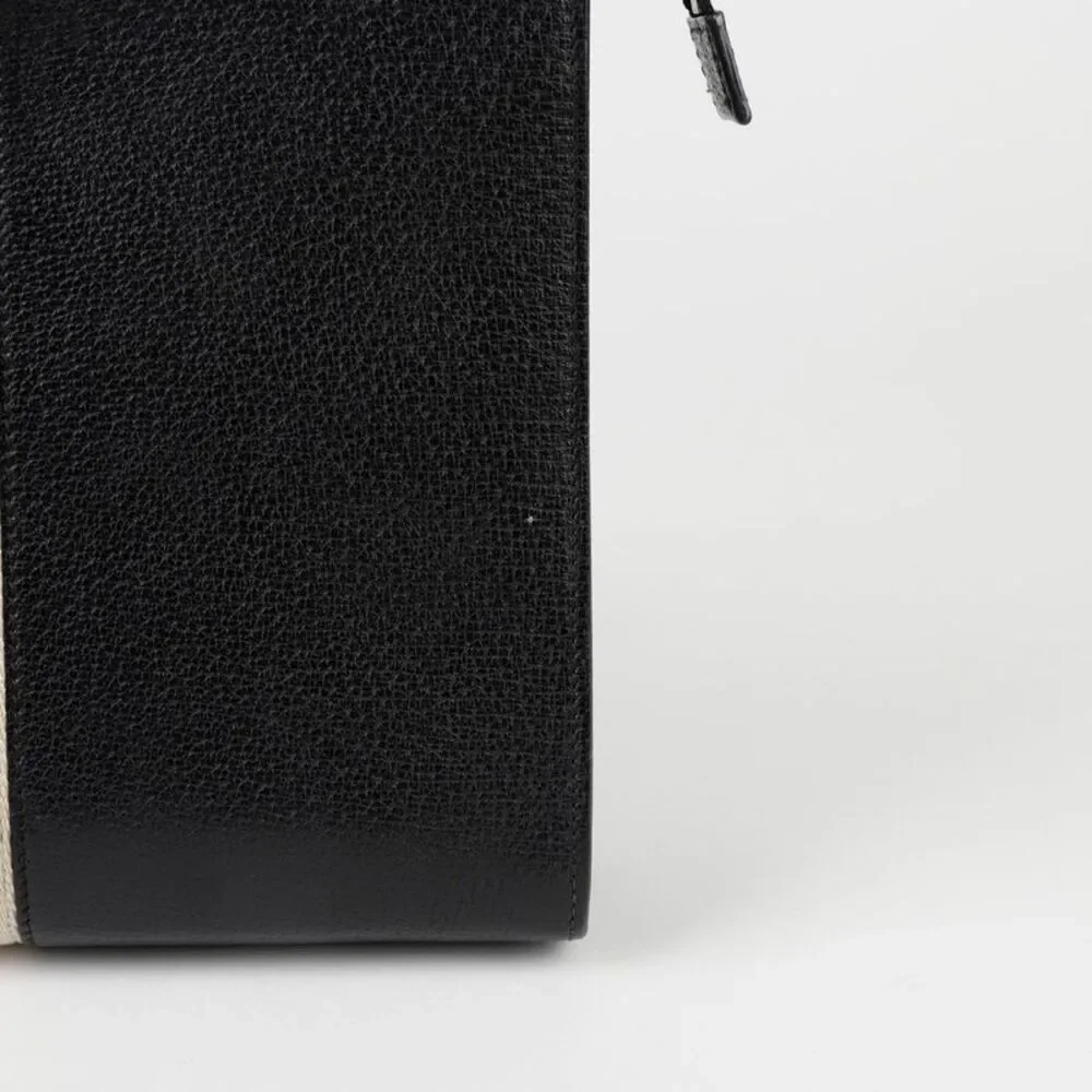 Gucci details gender