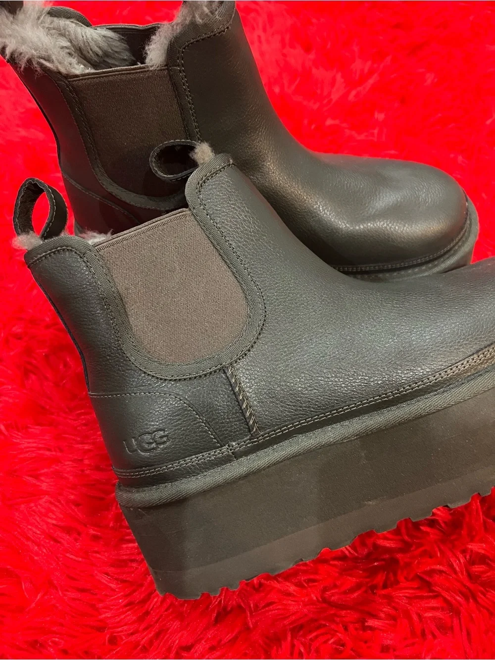 UGG pairs elastic