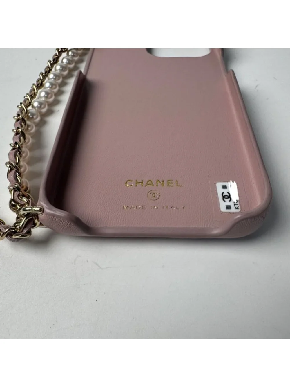 CHANEL offering smoke