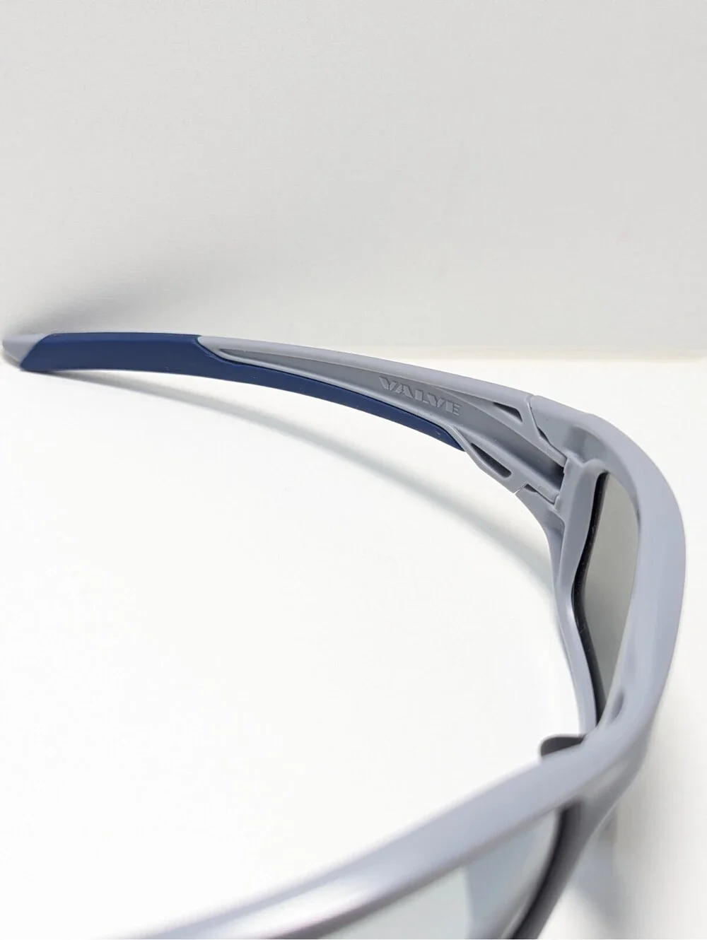 Oakley valve classic